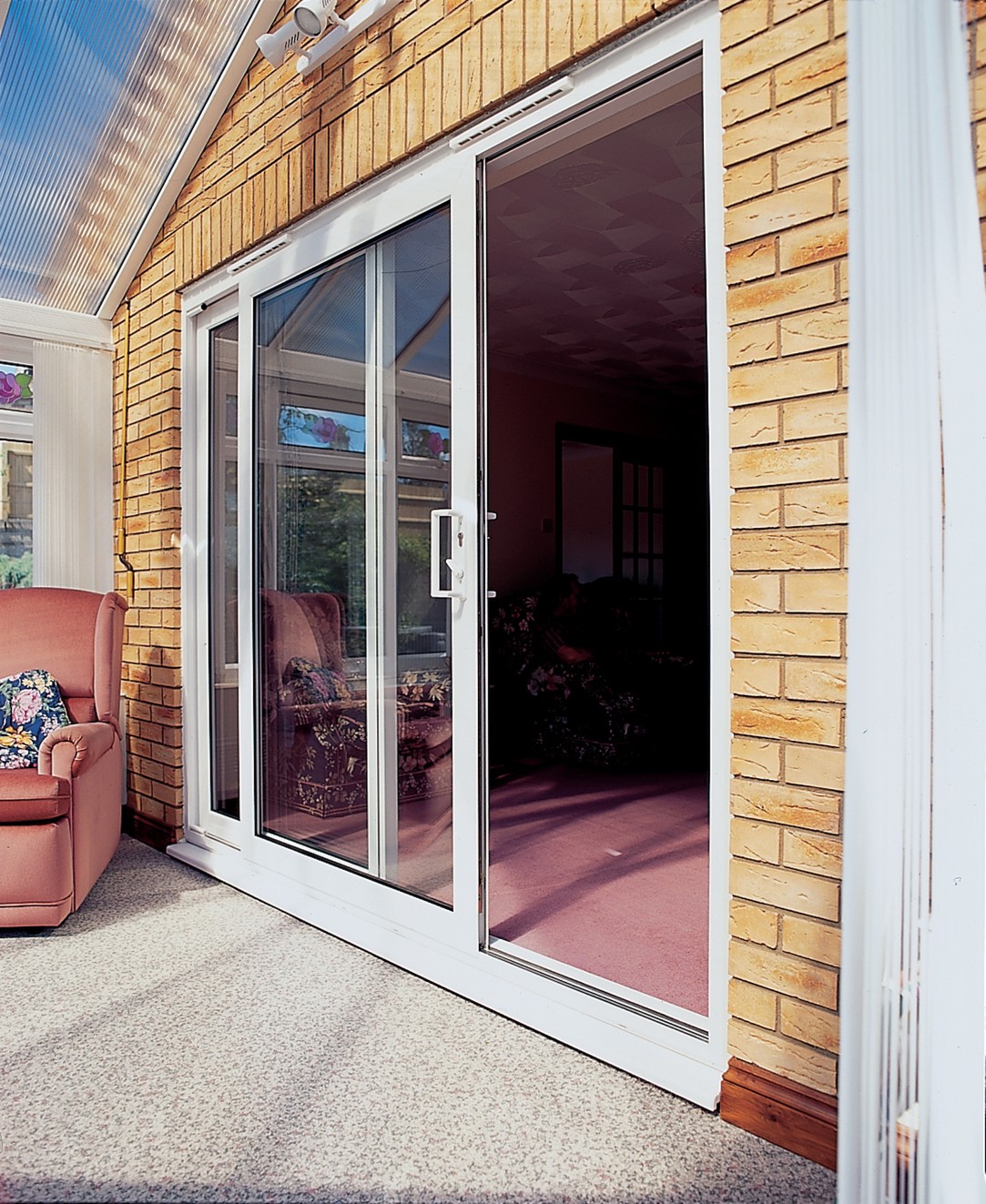 Panoramic sliding door leading to the terrace